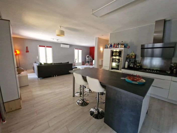 Image No.6-4 Bed House for sale