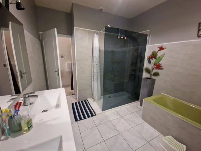 Image No.7-4 Bed House for sale