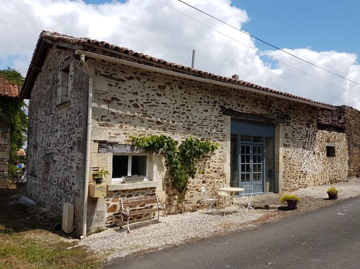 Image No.1-Maison de village de 3 chambres à vendre à Cherves-Châtelars