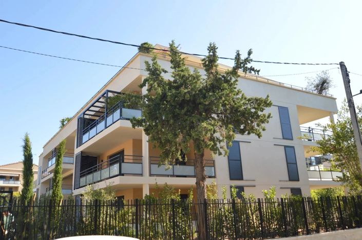 Image No.2-2 Bed Property for sale