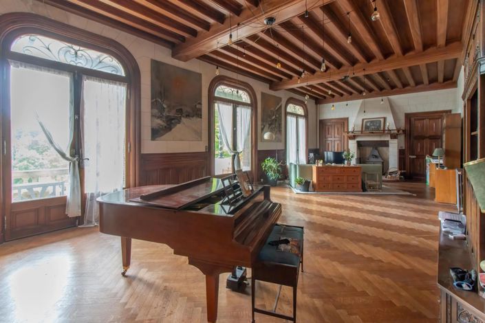 Image No.4-10 Bed House for sale