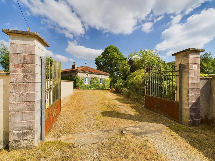 Image No.1-4 Bed House for sale