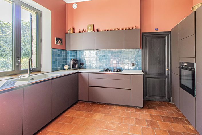 Image No.6-5 Bed House for sale