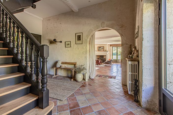 Image No.8-5 Bed House for sale