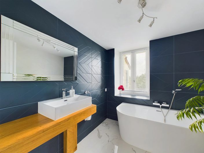 Image No.8-5 Bed House for sale