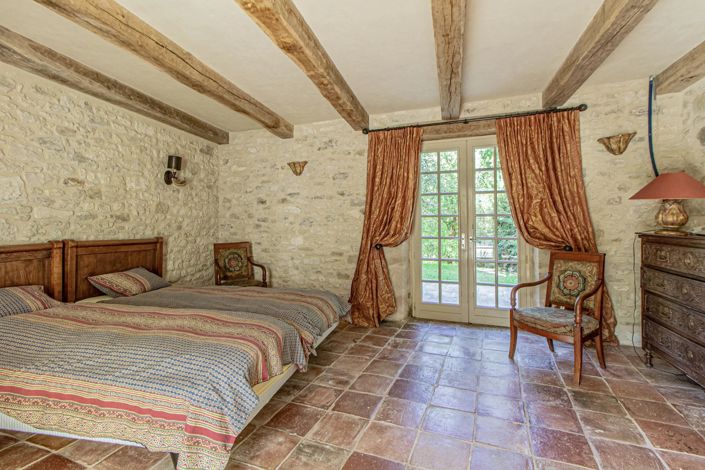 Image No.14-9 Bed House for sale