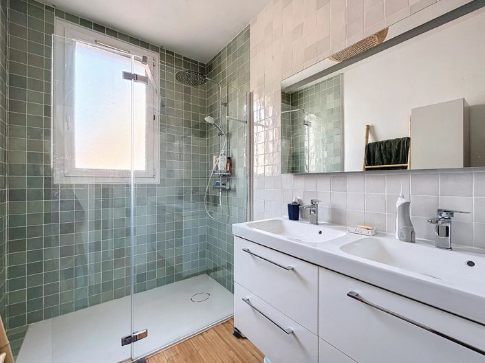 Image No.12-4 Bed House for sale