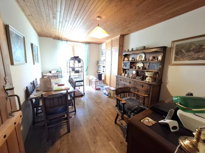 Image No.6-5 Bed House for sale