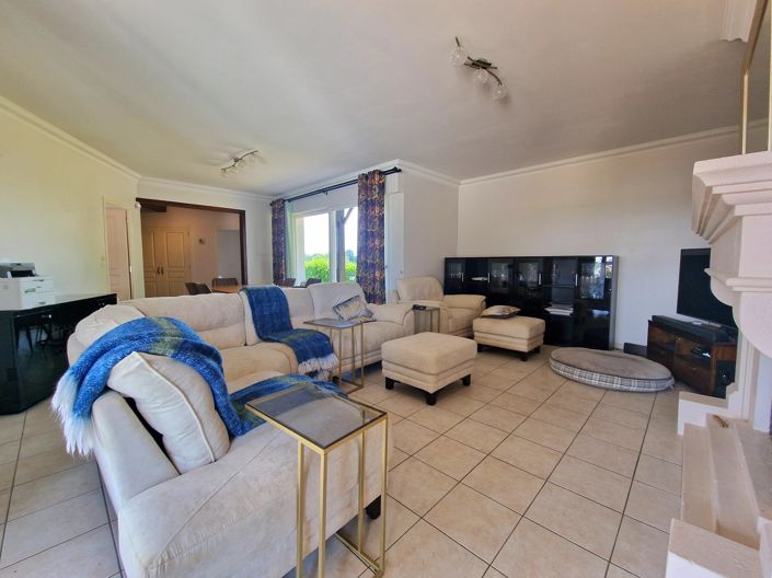 Image No.11-5 Bed House for sale