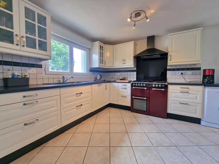 Image No.2-5 Bed House for sale