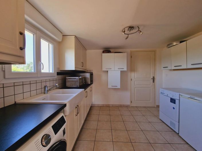 Image No.8-5 Bed House for sale