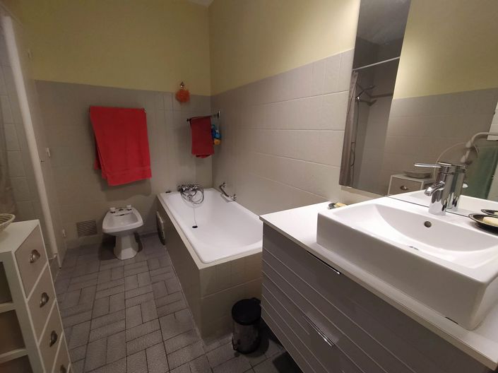 Image No.6-5 Bed House for sale