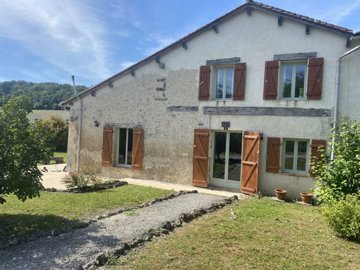 1 - Montignac-le-Coq, House