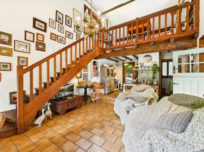 Image No.5-2 Bed House for sale