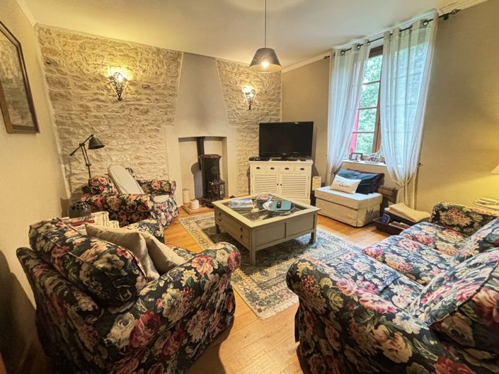 Image No.7-4 Bed Village House for sale