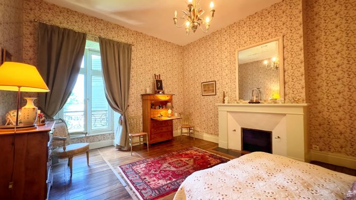 Image No.7-10 Bed House for sale