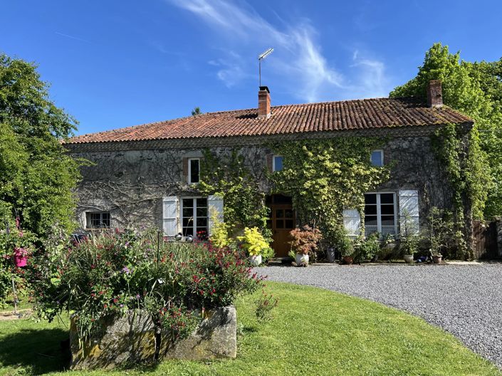Image No.1-Maison de 11 chambres à vendre à Val-d'Oire-et-Gartempe