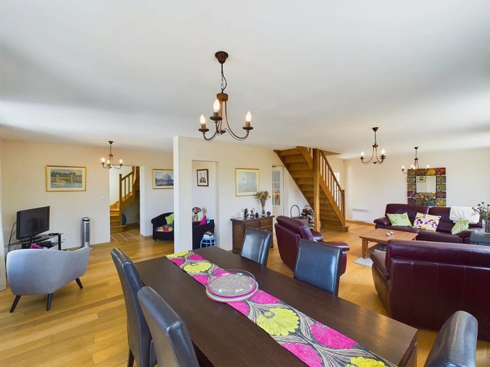 Image No.3-3 Bed House for sale