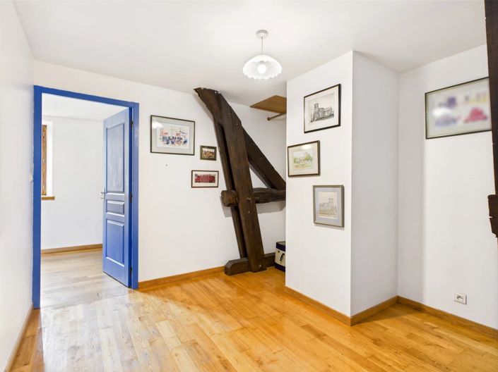 Image No.10-2 Bed House for sale