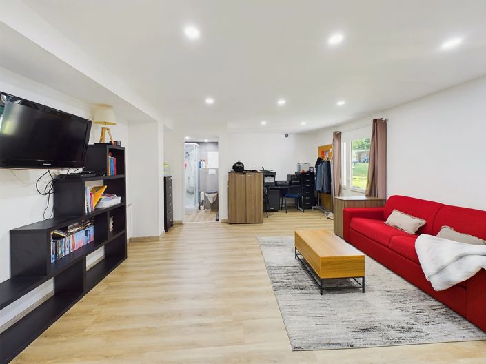 Image No.6-10 Bed House for sale