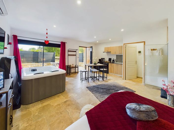 Image No.15-10 Bed House for sale