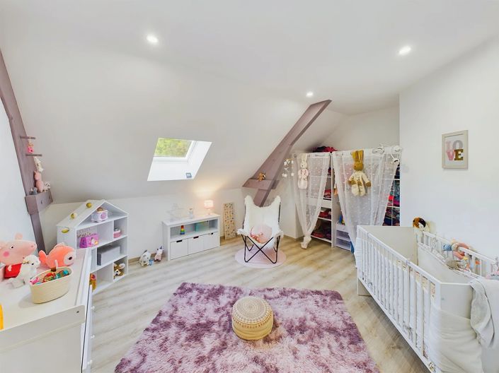 Image No.8-10 Bed House for sale