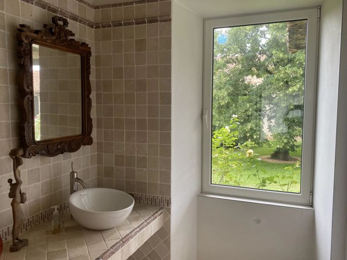 Image No.8-5 Bed House for sale