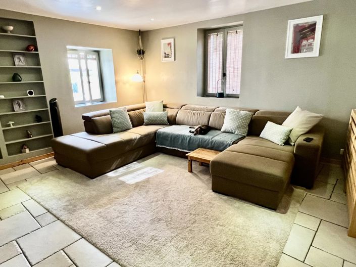 Image No.7-5 Bed House for sale