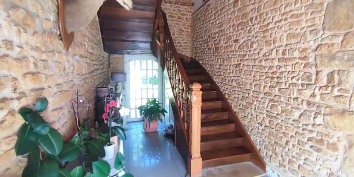 Image No.6-8 Bed House for sale