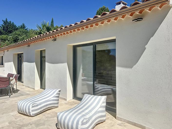 Image No.1-5 Bed House for sale