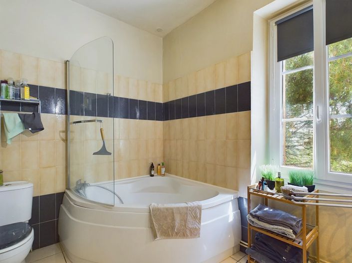 Image No.10-7 Bed House for sale