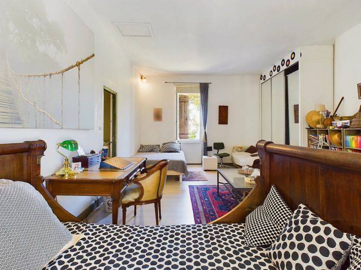 Image No.8-7 Bed House for sale