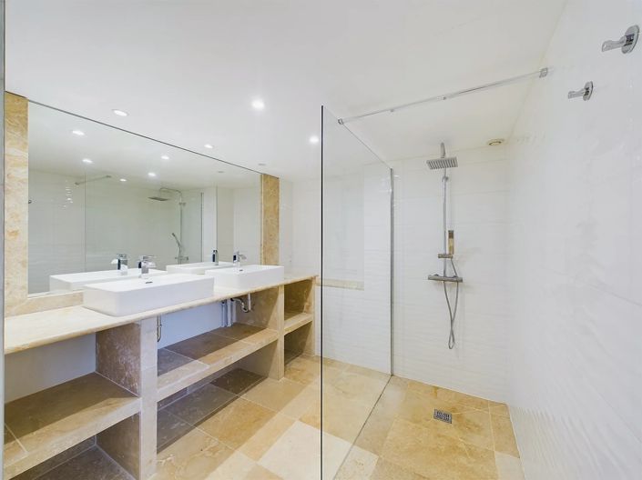 Image No.13-8 Bed House for sale