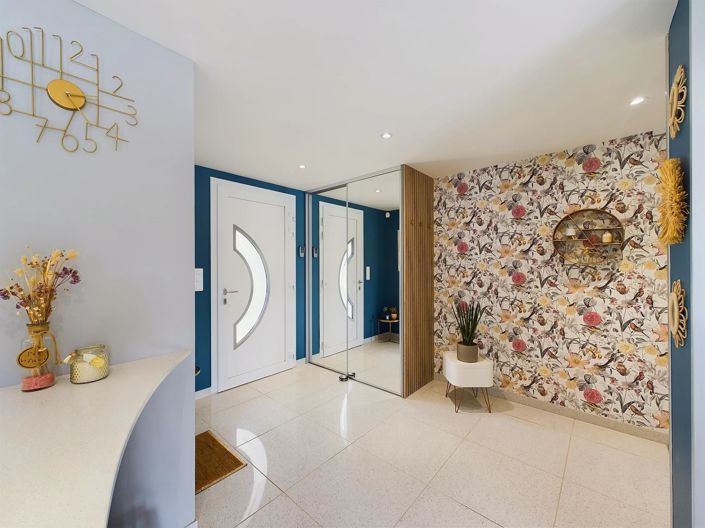Image No.8-8 Bed House for sale