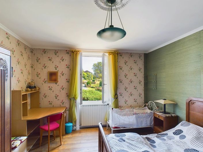 Image No.7-5 Bed House for sale