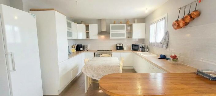 Image No.3-4 Bed House for sale
