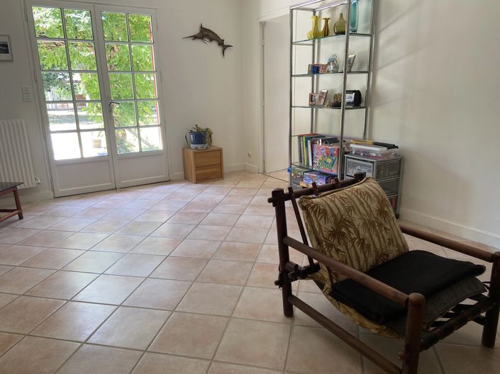 Image No.12-5 Bed House for sale