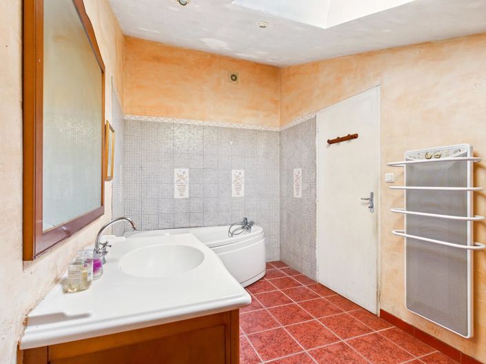 Image No.7-3 Bed Village House for sale