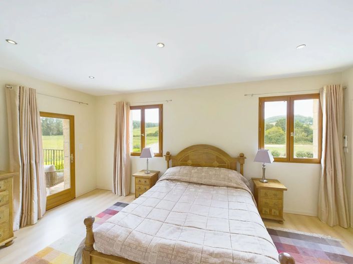 Image No.6-8 Bed House for sale