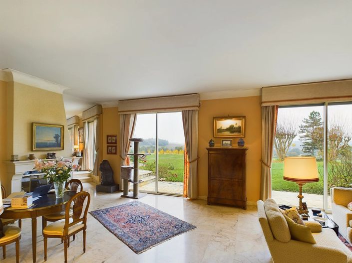 Image No.5-6 Bed House for sale