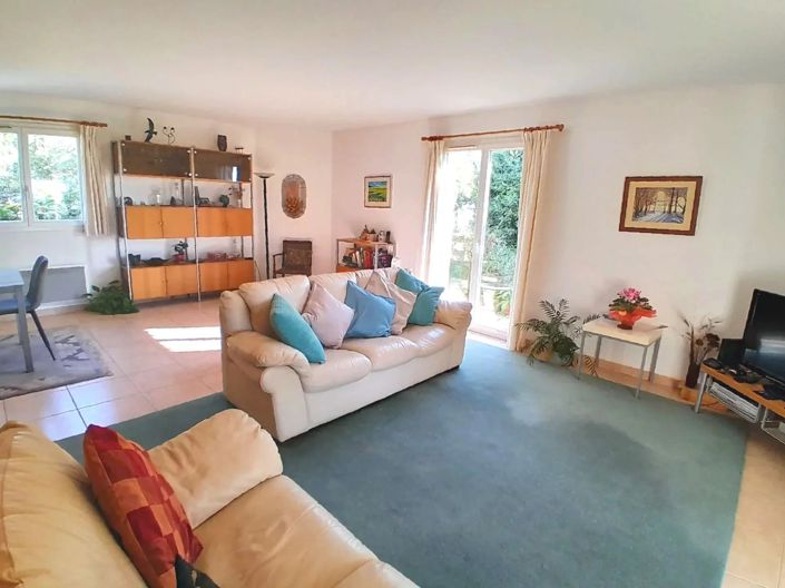 Image No.2-4 Bed House for sale