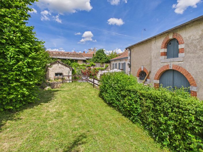 Image No.2-8 Bed House for sale