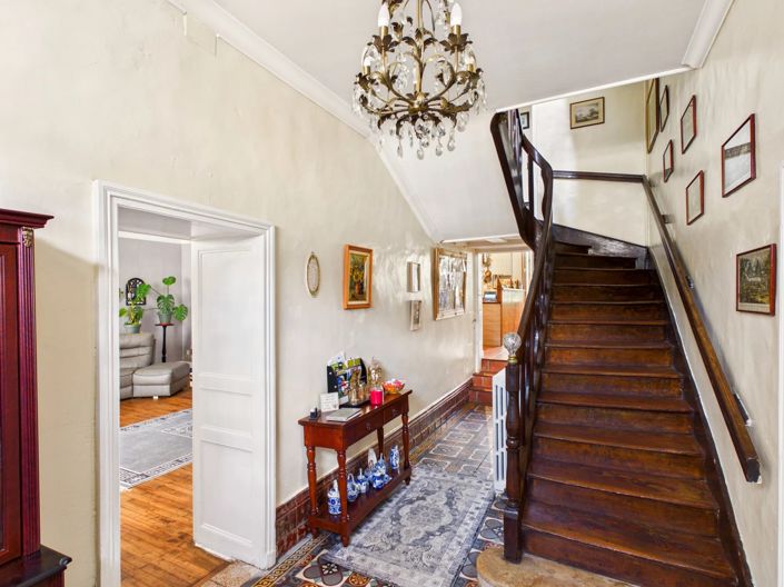 Image No.4-8 Bed House for sale
