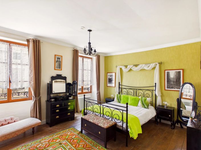 Image No.9-8 Bed House for sale