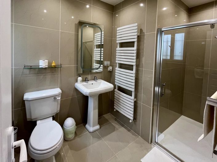 Image No.12-8 Bed House for sale