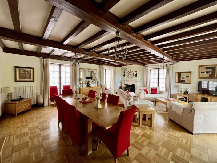 Image No.2-8 Bed House for sale