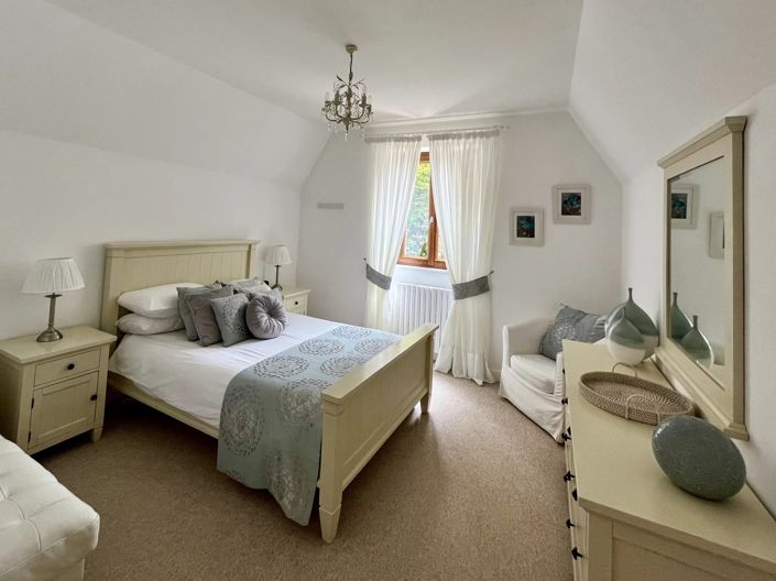 Image No.6-8 Bed House for sale