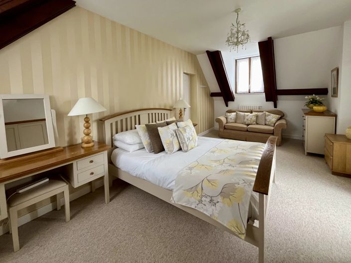 Image No.7-8 Bed House for sale