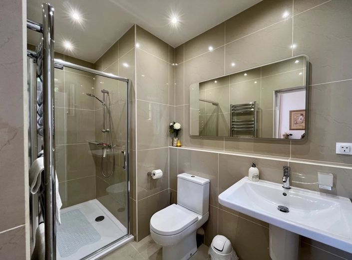 Image No.11-8 Bed House for sale