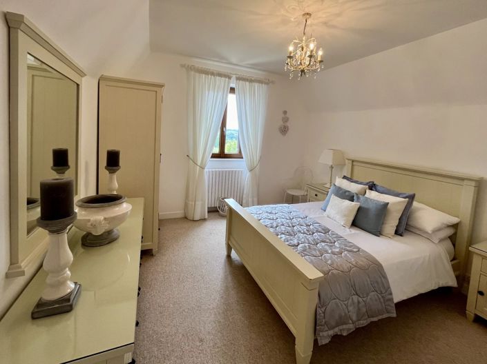 Image No.10-8 Bed House for sale